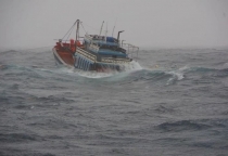 Tầm Quan Trọng Của Đuốc Cầm Tay Trong Việc Cứu Hộ Trên Biển