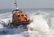 Cách Sử Dụng Hiệu Quả Đèn Khói Cánh Gà: Bảo Vệ An Toàn Trên Biển