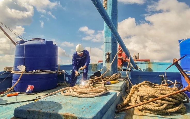 Bảo trì và kiểm tra tàu thuyền